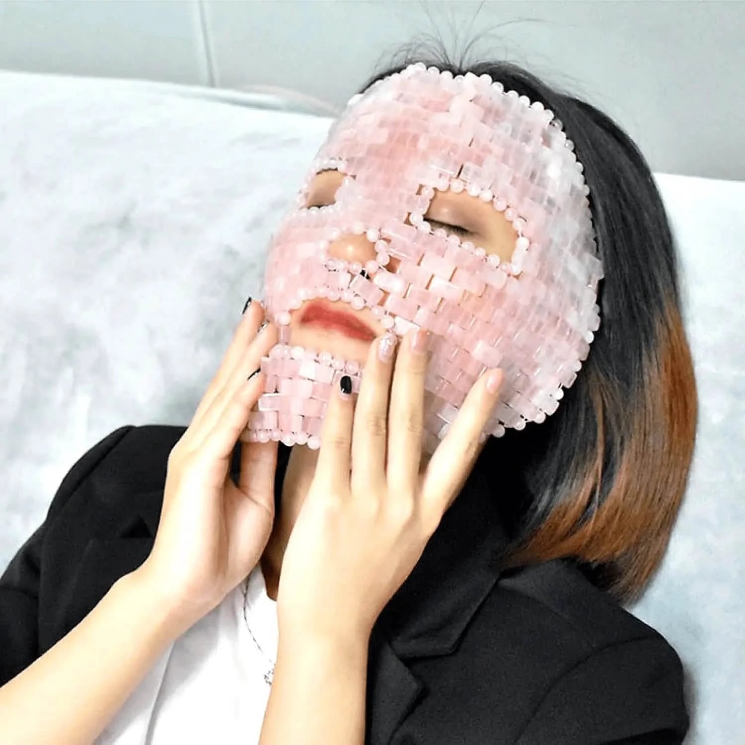 what does rose quartz do for your face